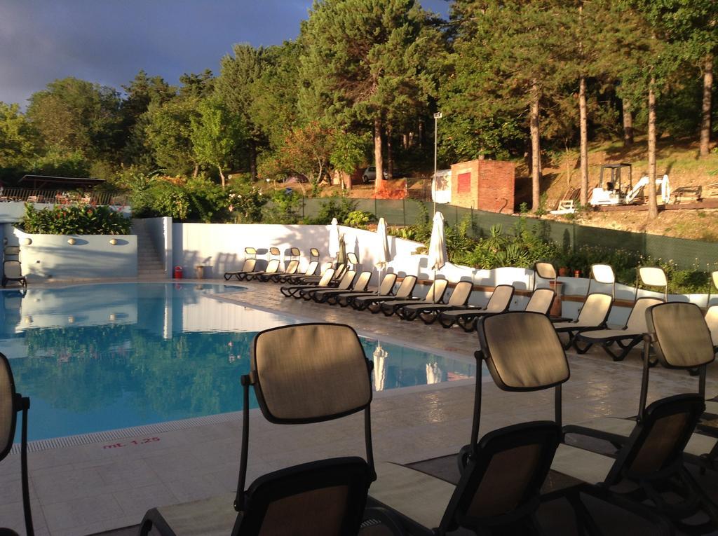 Hotel Camping Pineta Urbino Exteriér fotografie
